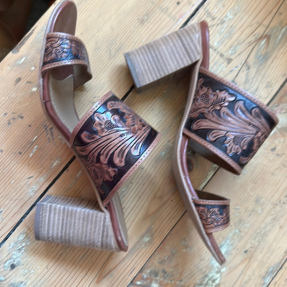 Western leather tooled healed brown sandals.  Women’s size 7.  Boutique brand. - Picture 9 of 10